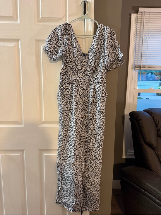 Old Navy Pants - Old Navy White & Navy Floral Jumpsuit with Puff Sleeves